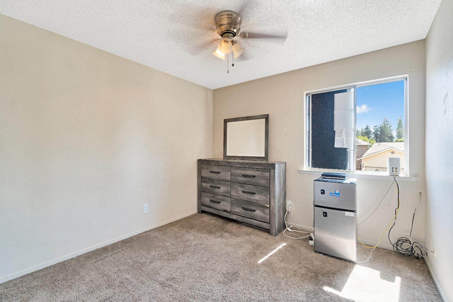 6060 E Illinois Ave, Fresno, CA 93727