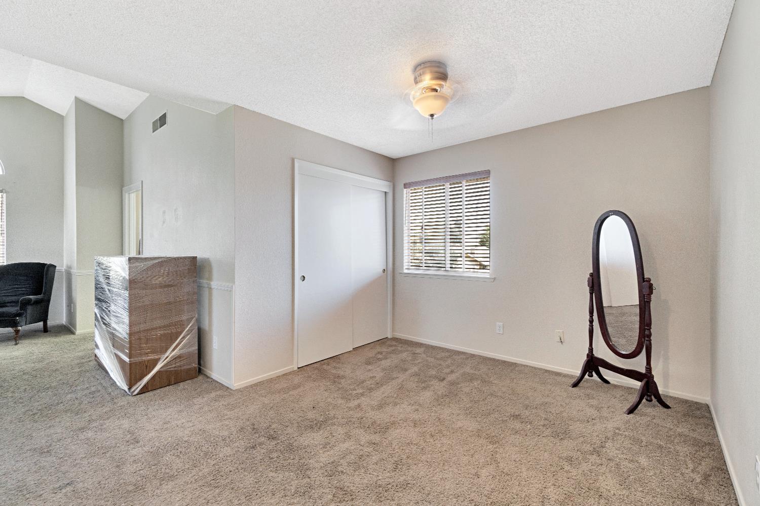 6060 E Illinois Ave, Fresno, CA 93727