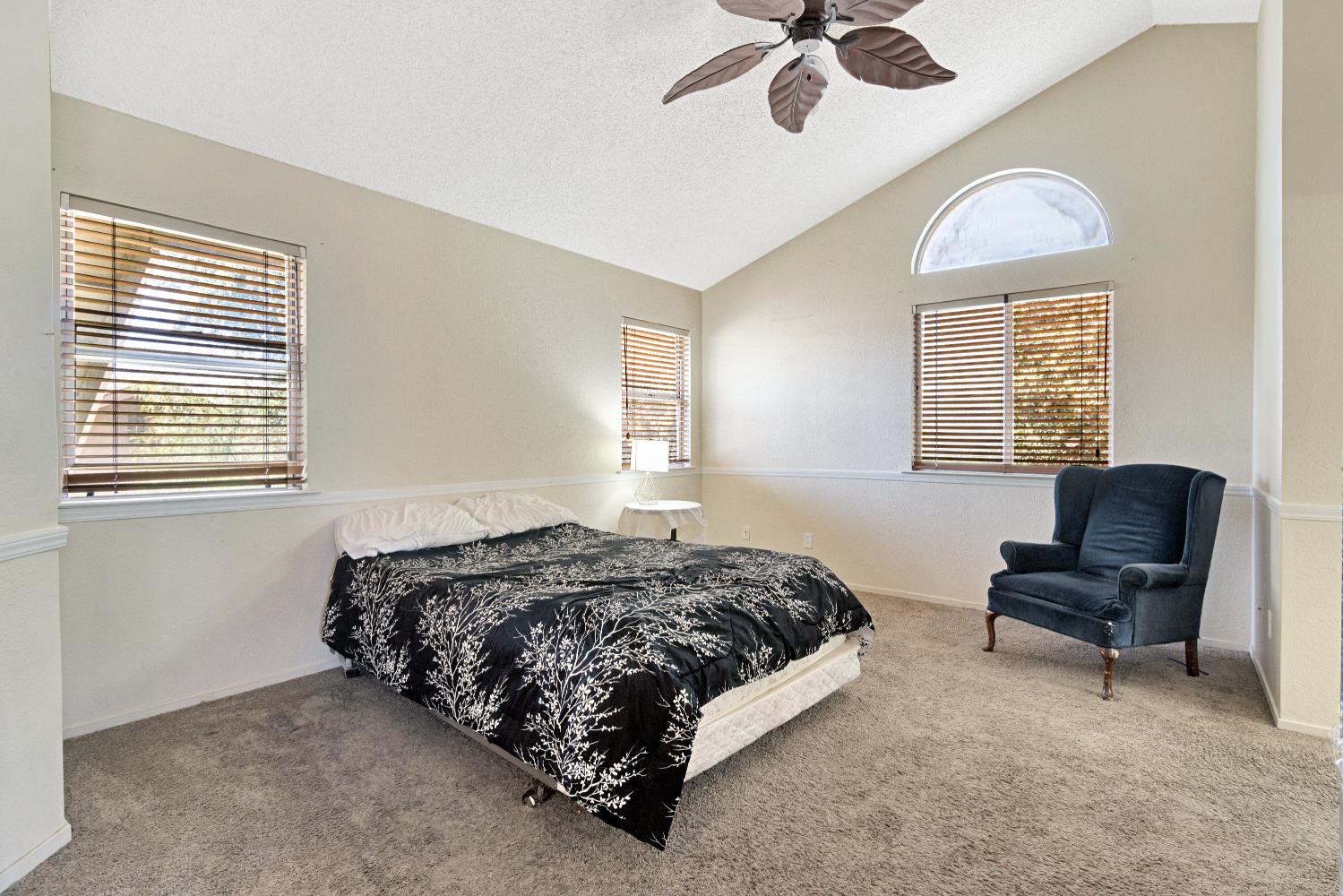 6060 E Illinois Ave, Fresno, CA 93727