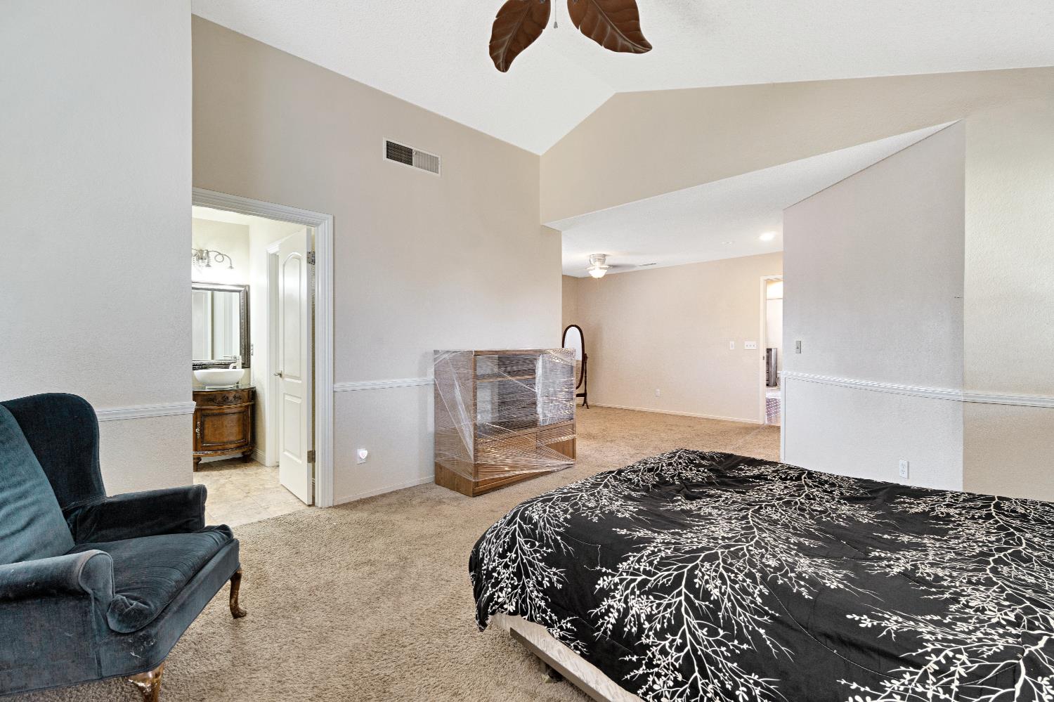 6060 E Illinois Ave, Fresno, CA 93727