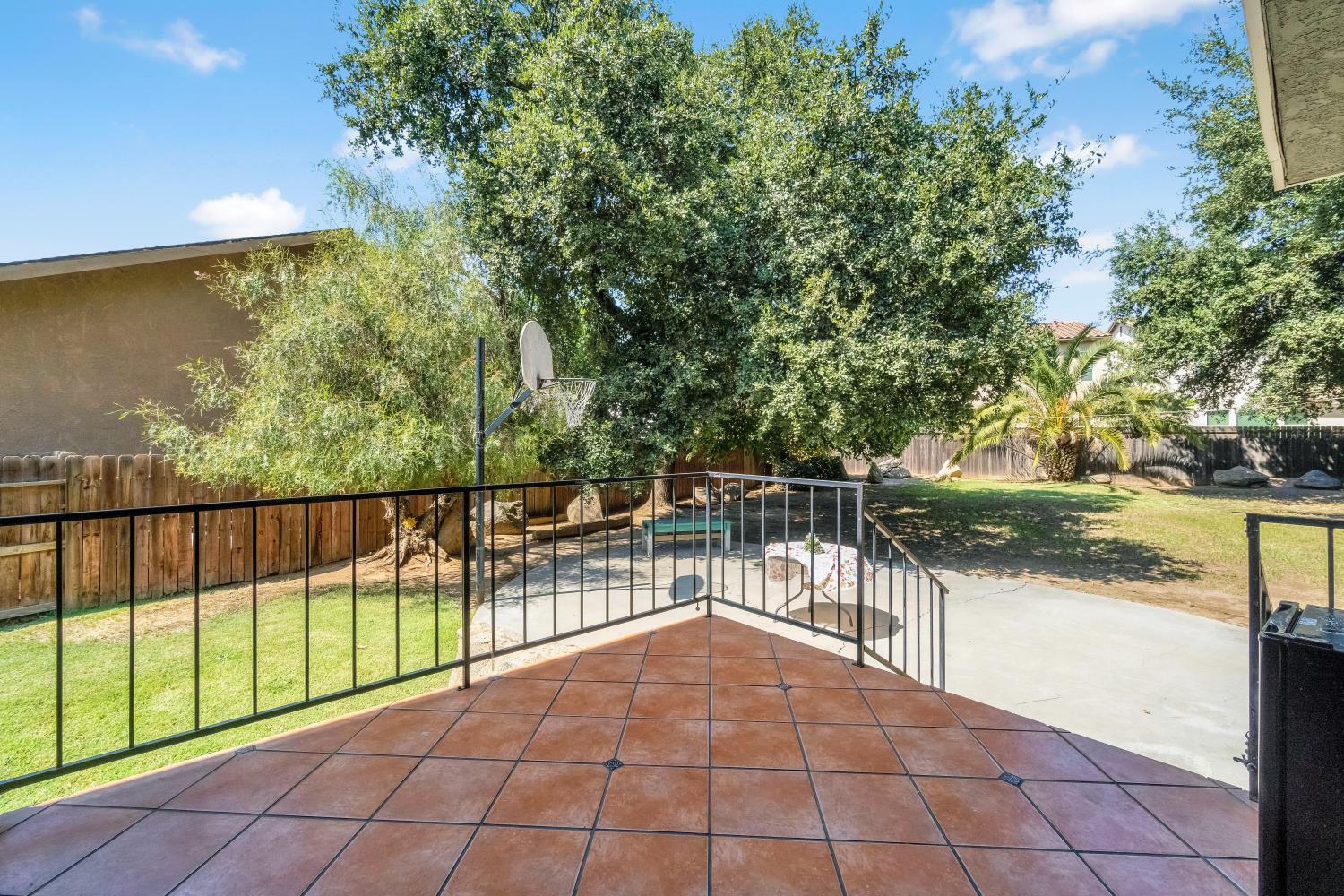 6060 E Illinois Ave, Fresno, CA 93727