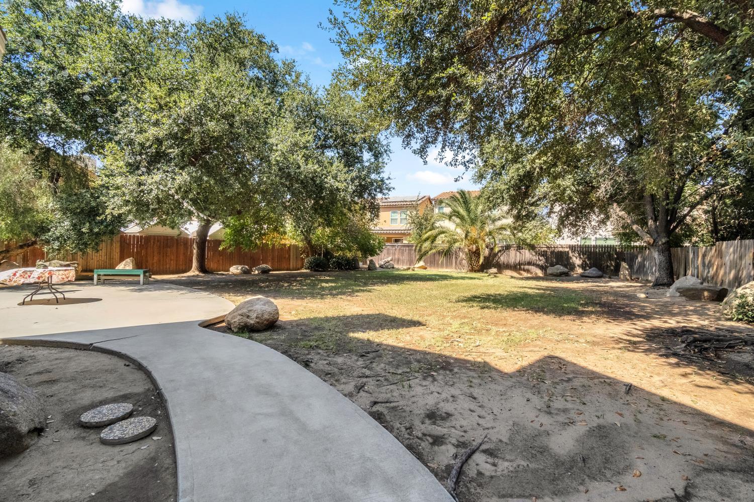 6060 E Illinois Ave, Fresno, CA 93727