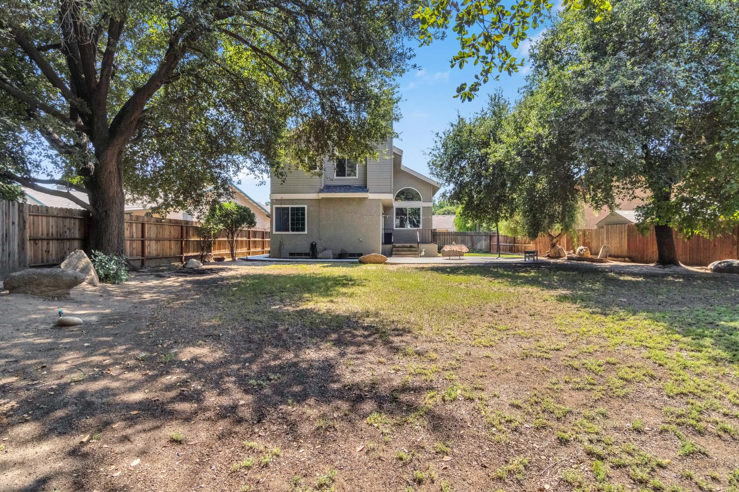 6060 E Illinois Ave, Fresno, CA 93727