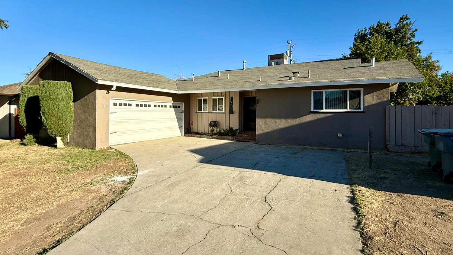 3001 E Willis Ave, Fresno, CA 93726