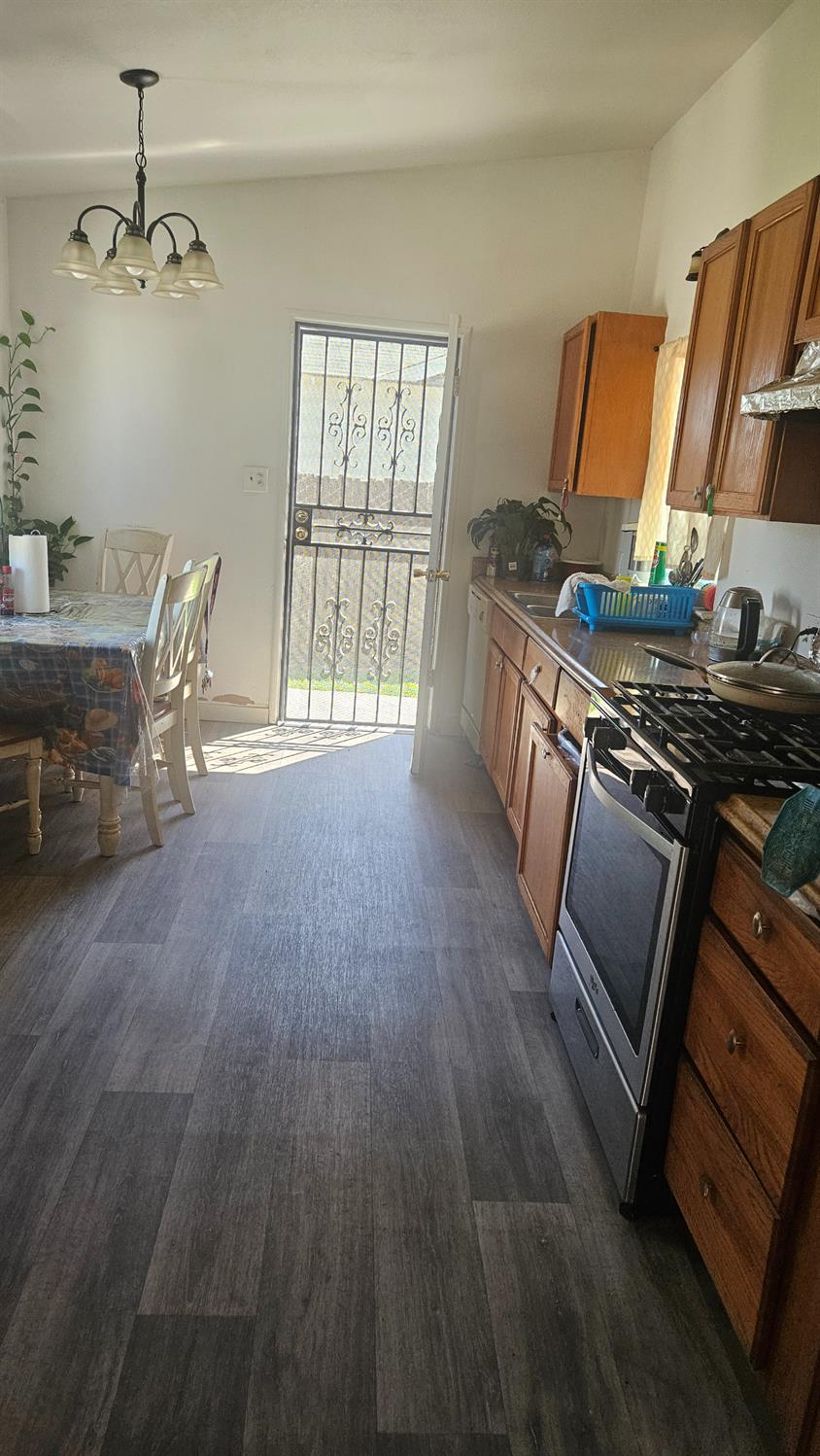 713 Annadale Ave, Sanger, CA 93657