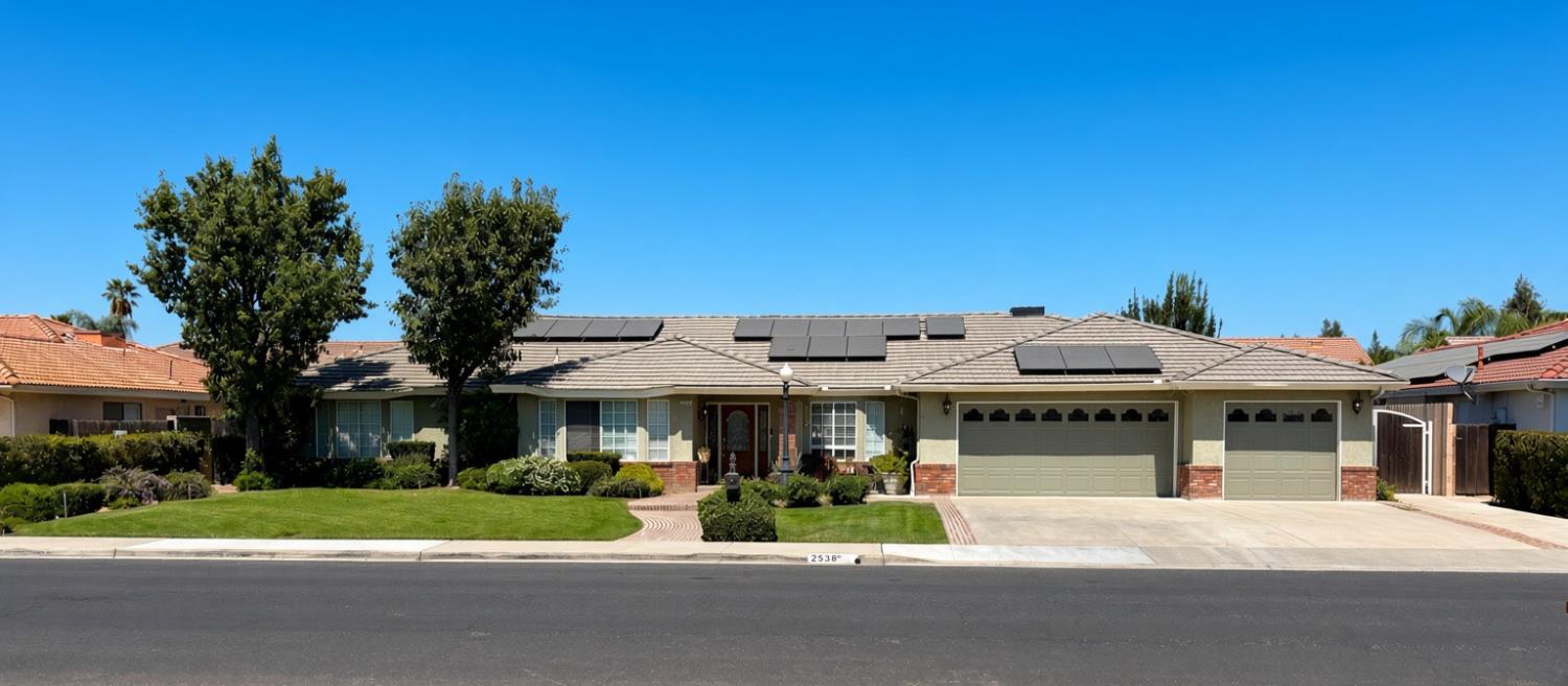 2538 Sequoia Ave, Sanger, CA 93657