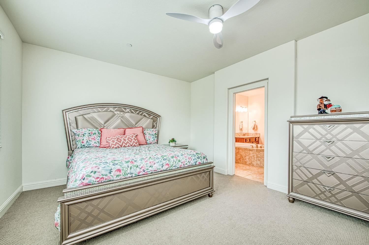 4368 N Casey Ave, Fresno, CA 93723