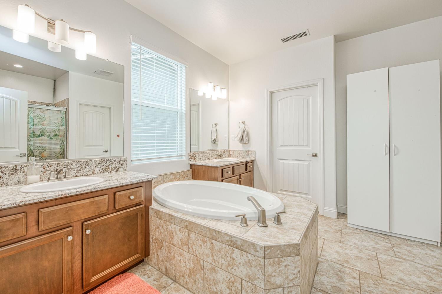 4368 N Casey Ave, Fresno, CA 93723