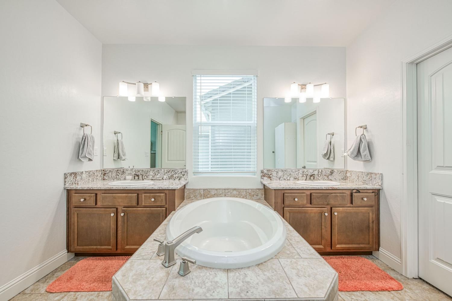 4368 N Casey Ave, Fresno, CA 93723