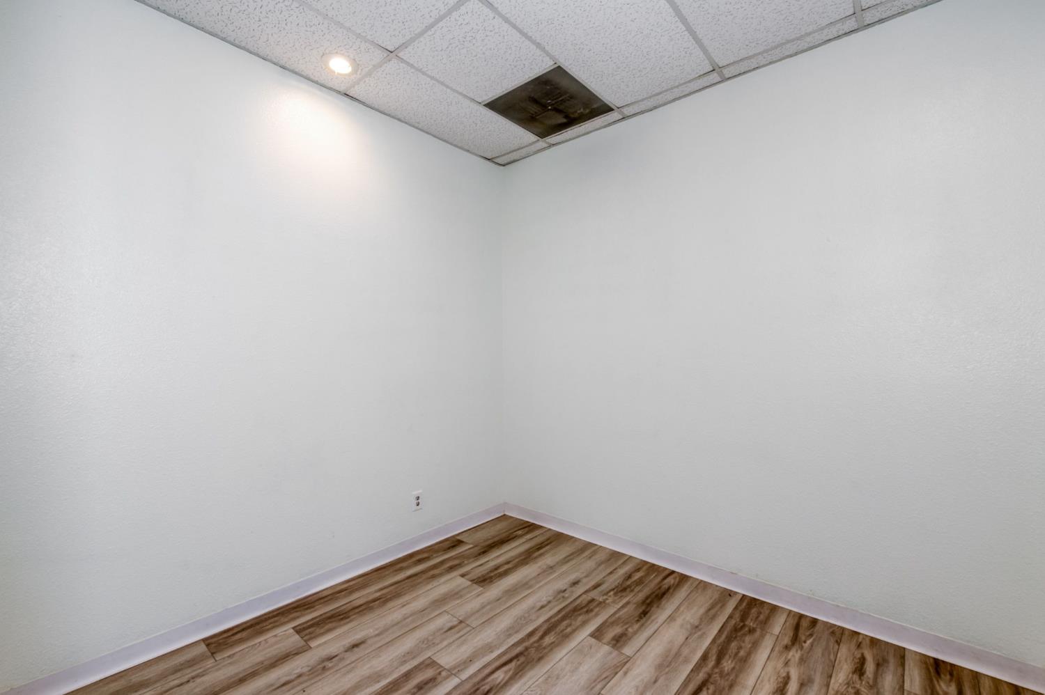 90 E Magill Ave, Fresno, CA 93710