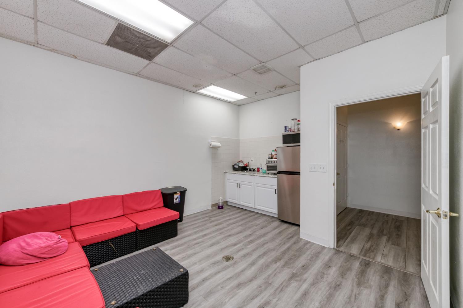90 E Magill Ave, Fresno, CA 93710