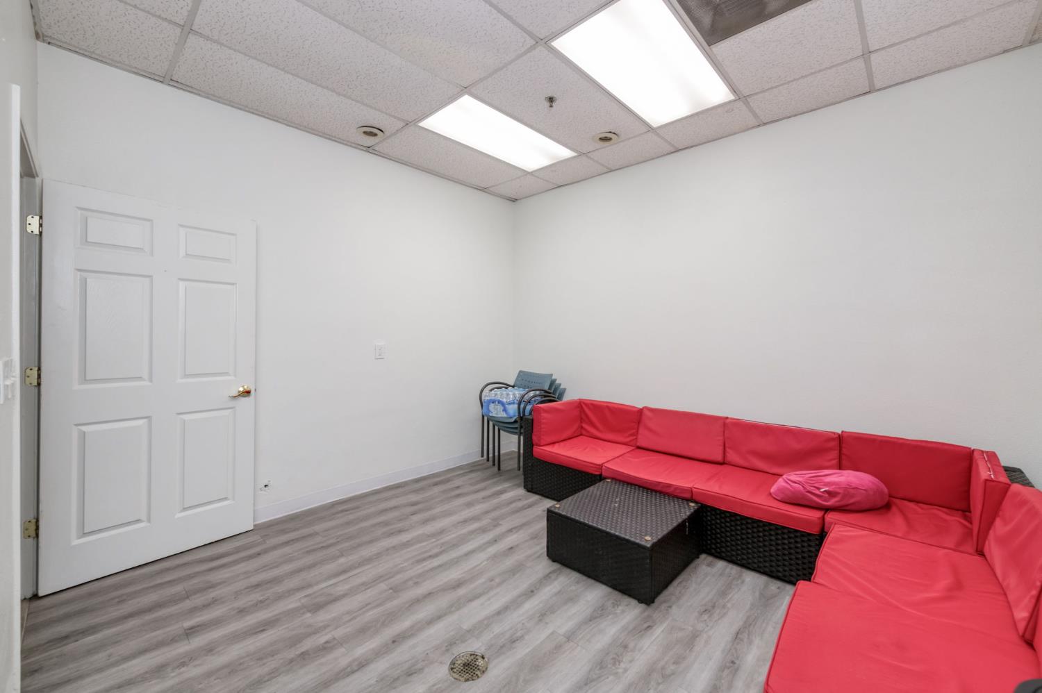 90 E Magill Ave, Fresno, CA 93710