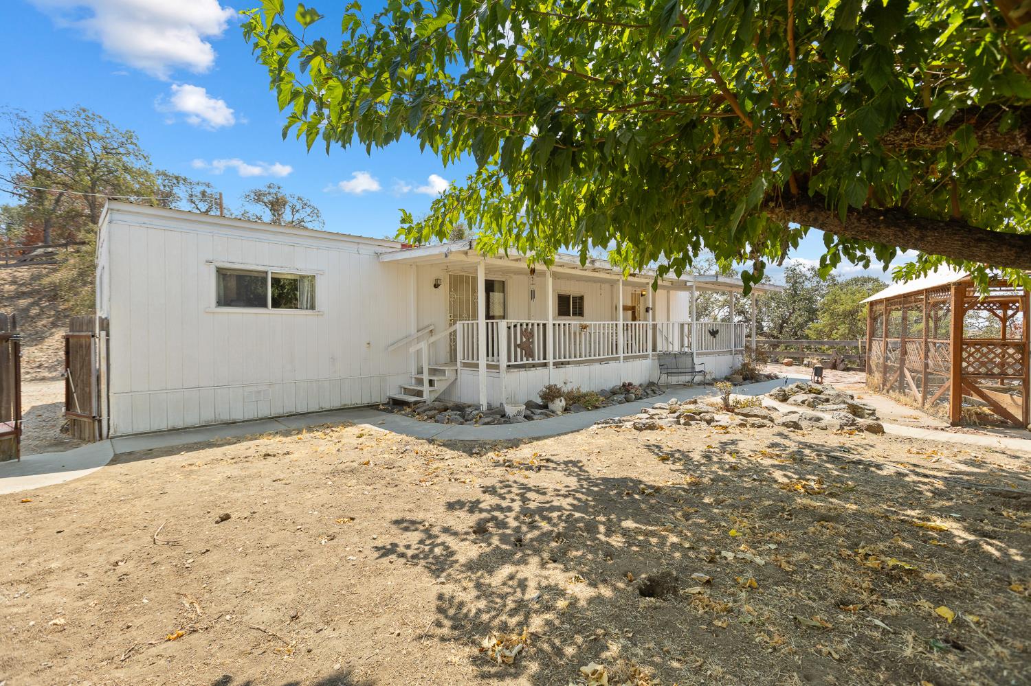 47735 Thunderhill Ln, Yokuts Valley, CA 93675