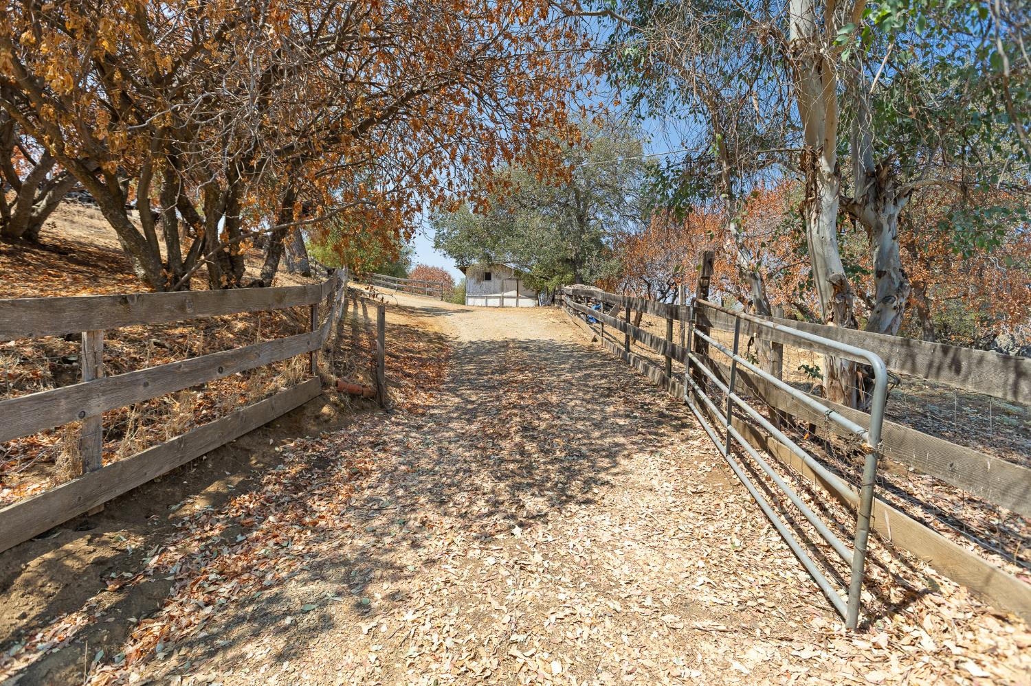 47735 Thunderhill Ln, Yokuts Valley, CA 93675