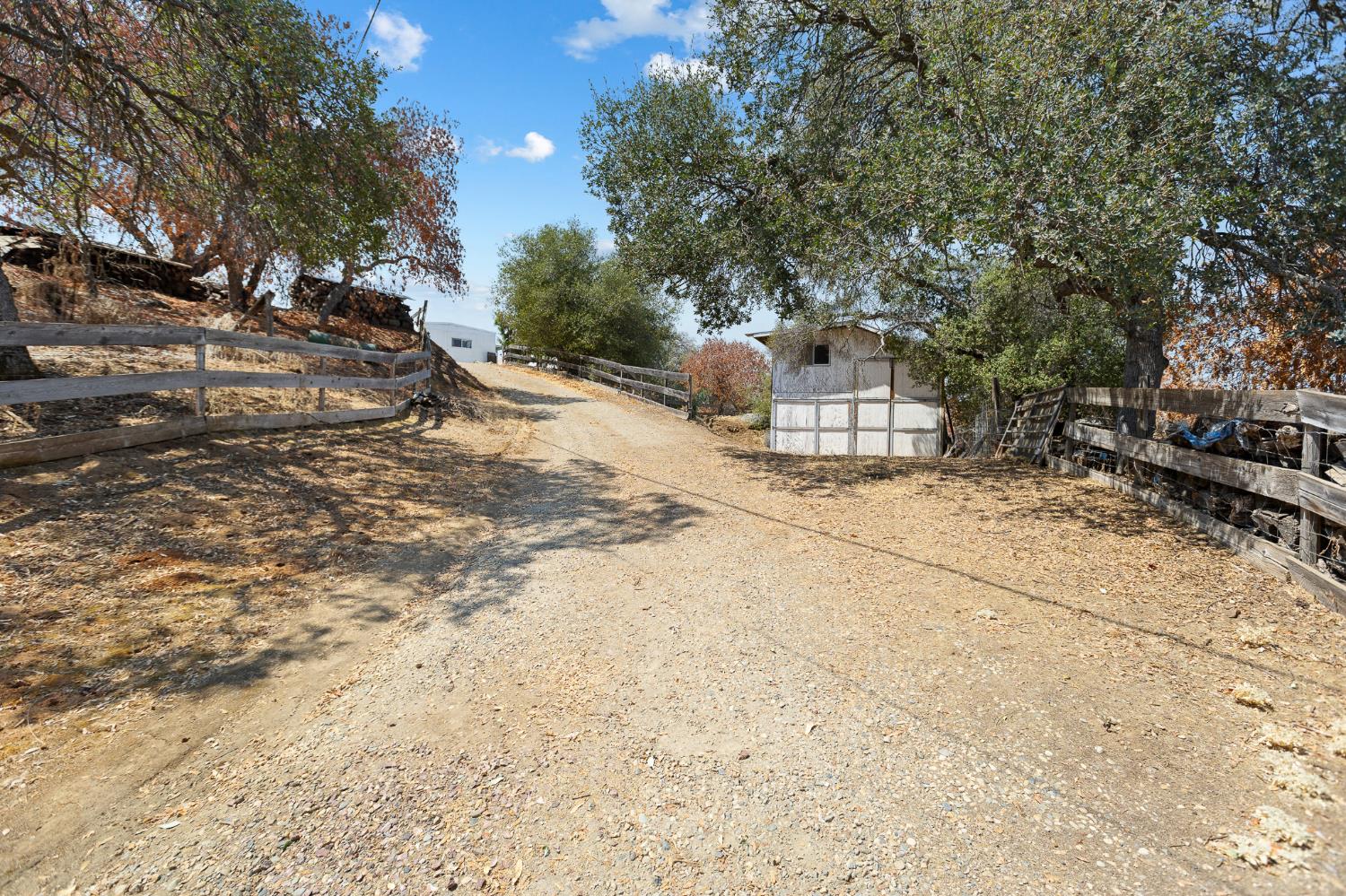 47735 Thunderhill Ln, Yokuts Valley, CA 93675
