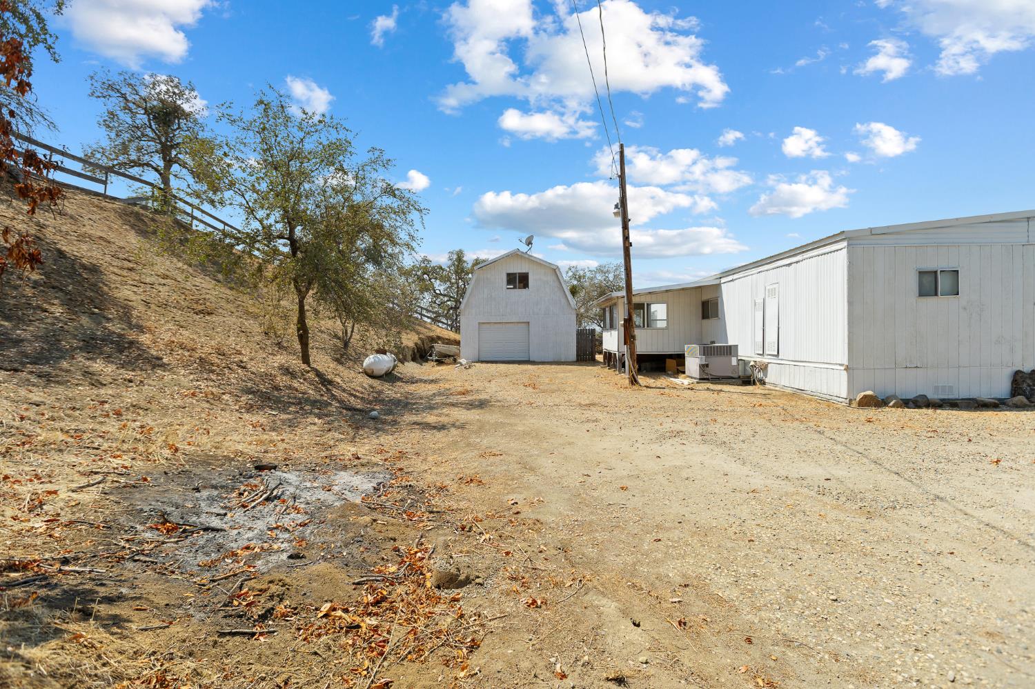 47735 Thunderhill Ln, Yokuts Valley, CA 93675