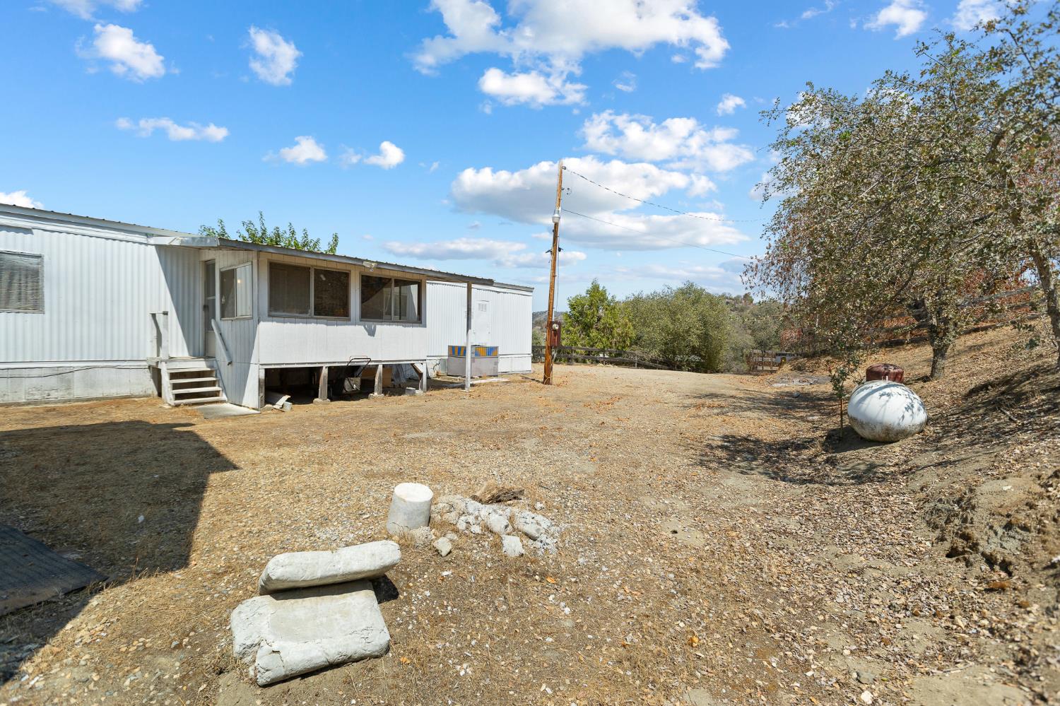 47735 Thunderhill Ln, Yokuts Valley, CA 93675