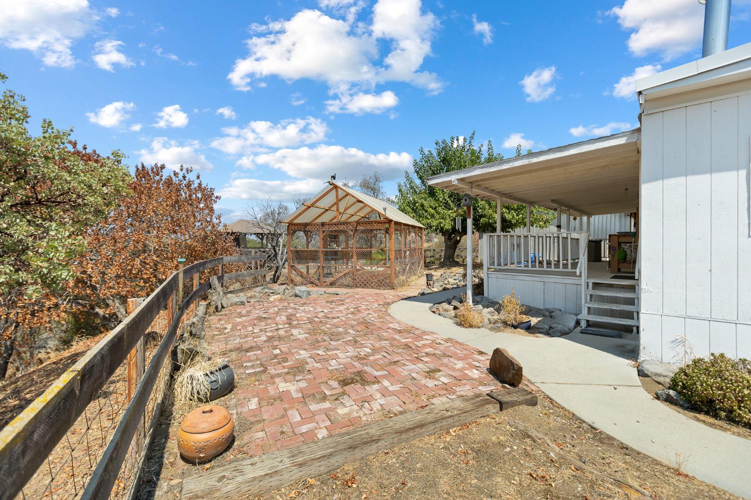 47735 Thunderhill Ln, Yokuts Valley, CA 93675