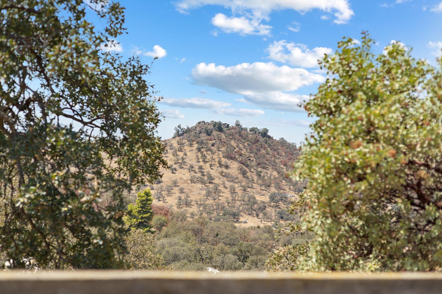 47735 Thunderhill Ln, Yokuts Valley, CA 93675