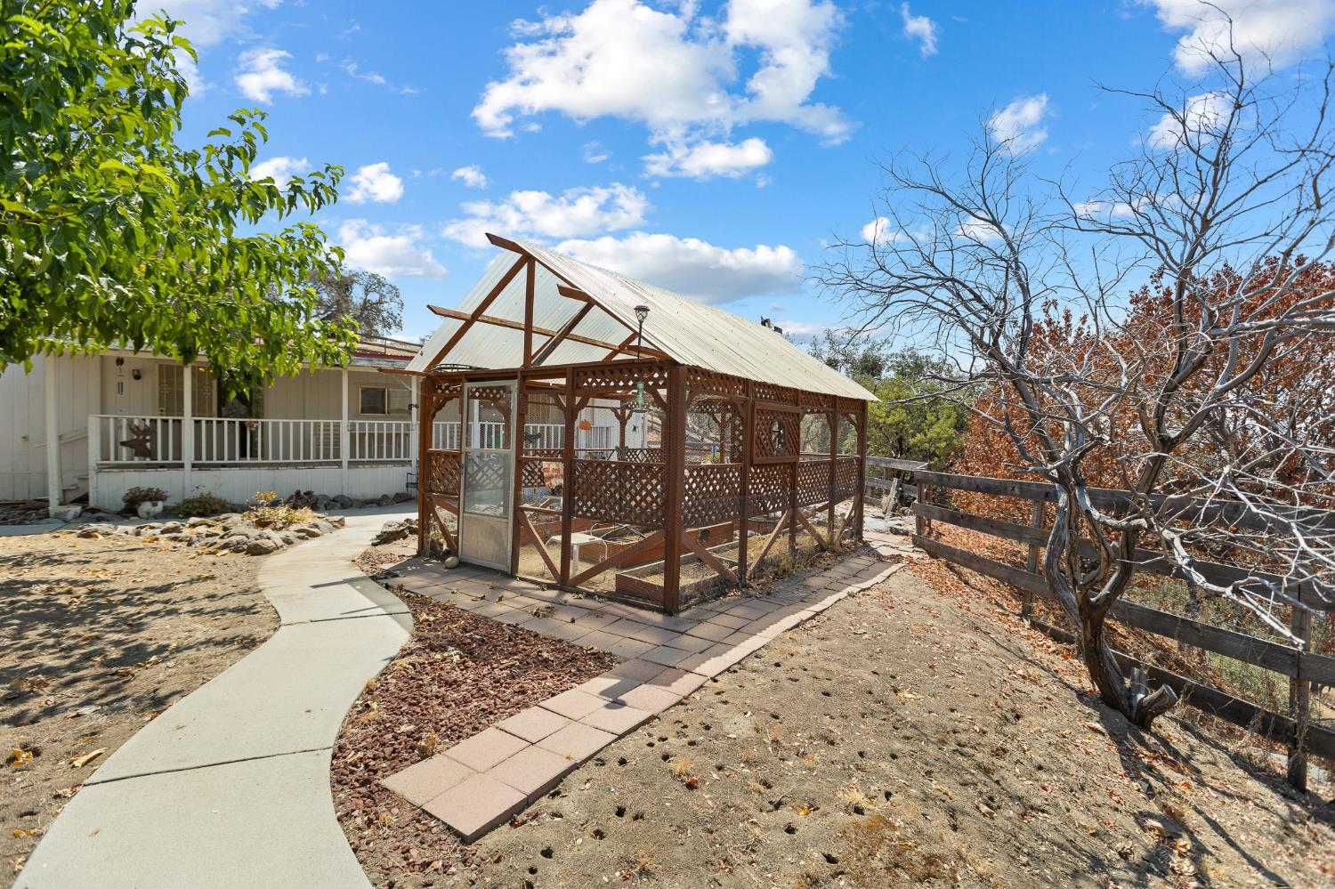47735 Thunderhill Ln, Yokuts Valley, CA 93675
