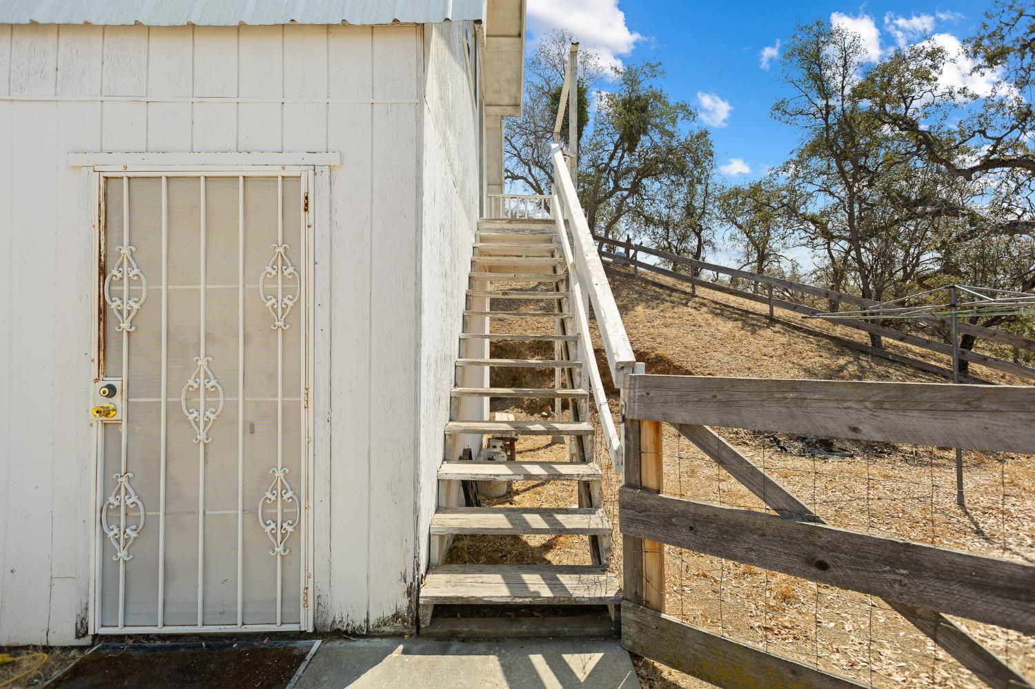 47735 Thunderhill Ln, Yokuts Valley, CA 93675