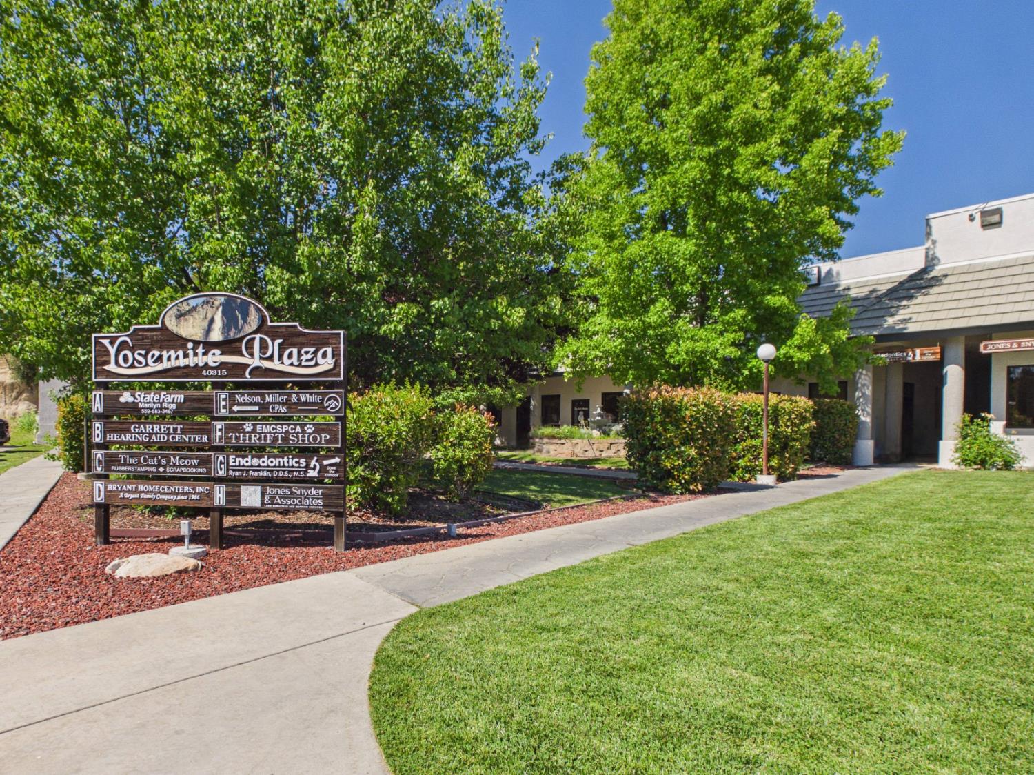 40315 Junction Dr, Oakhurst, CA 93644