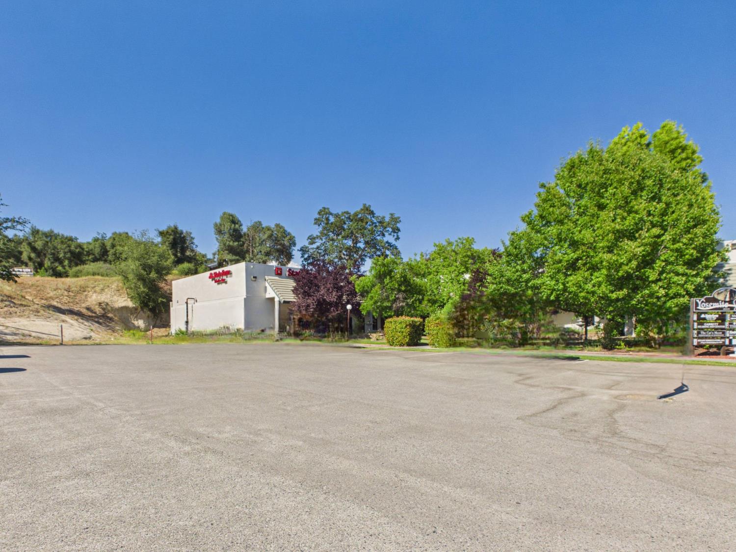 40315 Junction Dr, Oakhurst, CA 93644