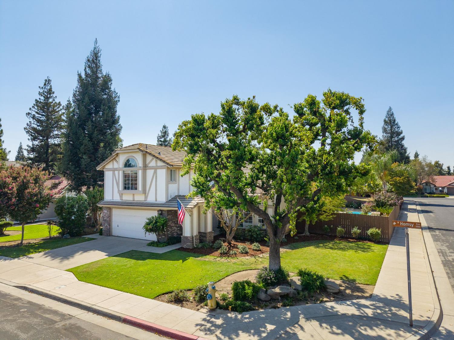 1170 N Homsy Ave, Clovis, CA 93611