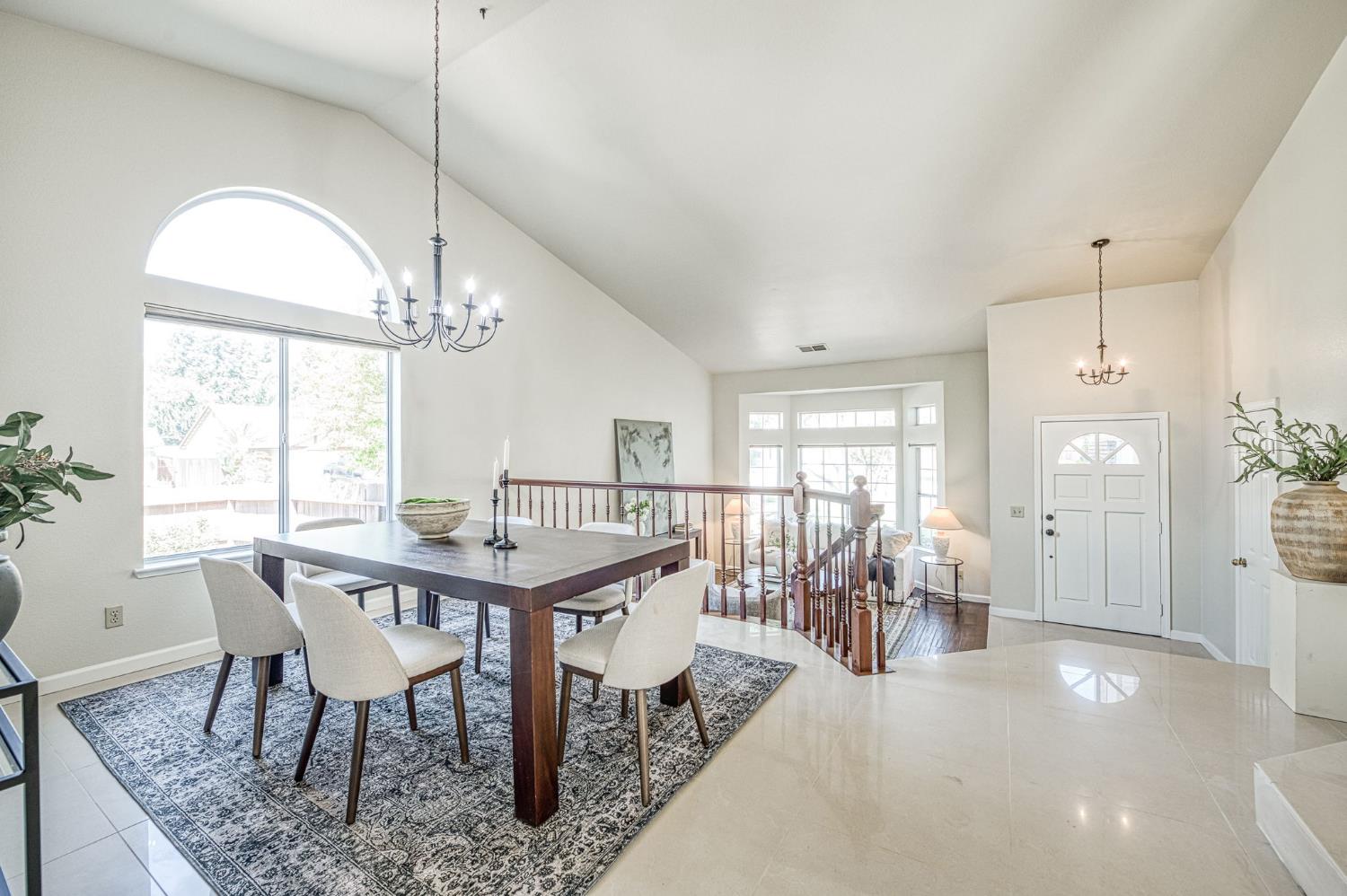 1170 N Homsy Ave, Clovis, CA 93611