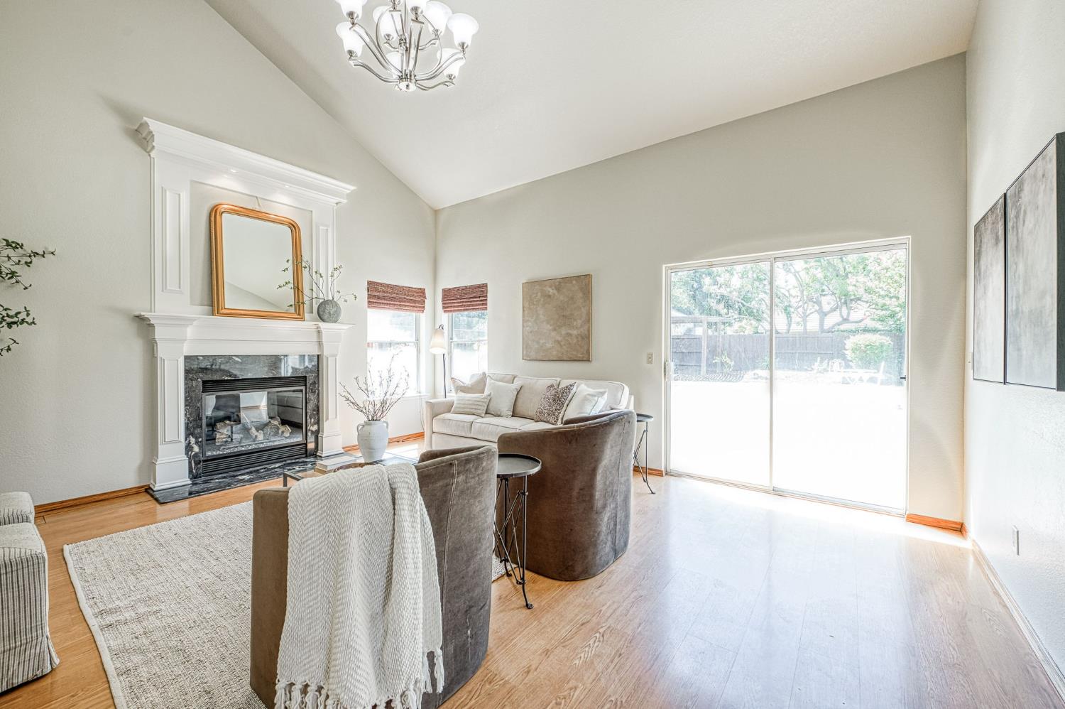 1170 N Homsy Ave, Clovis, CA 93611
