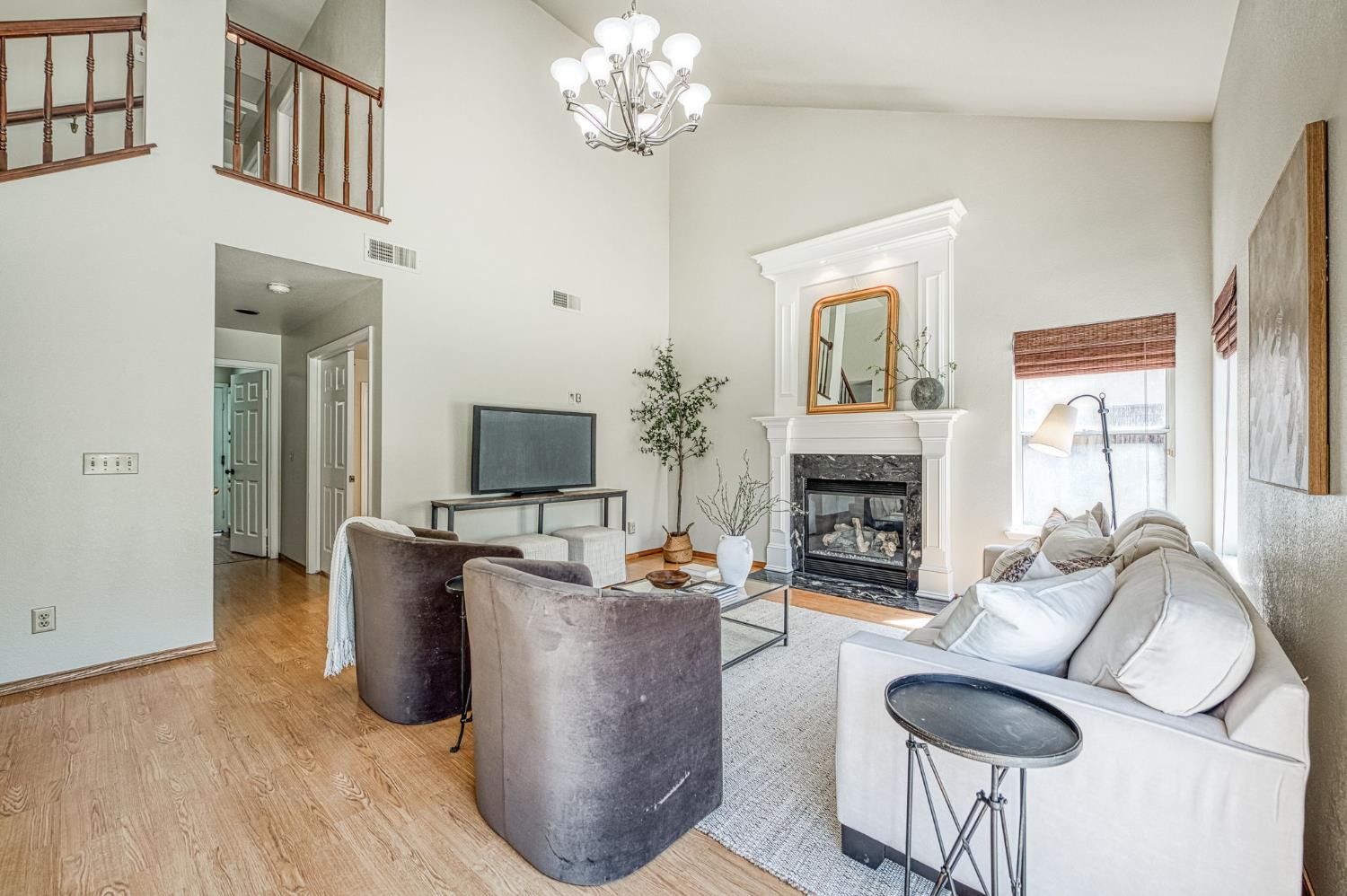 1170 N Homsy Ave, Clovis, CA 93611