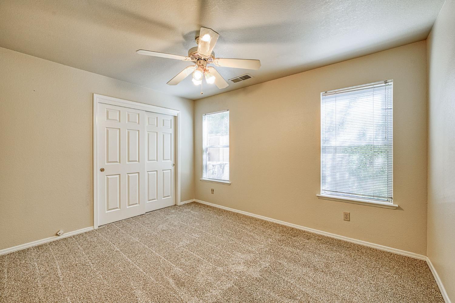 1170 N Homsy Ave, Clovis, CA 93611