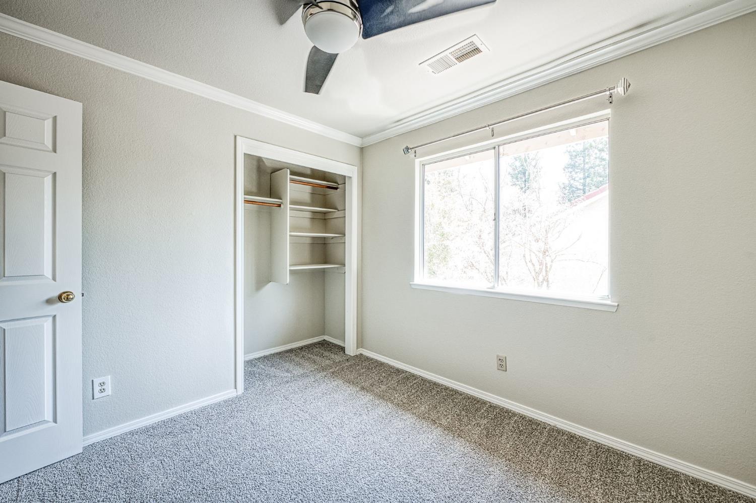 1170 N Homsy Ave, Clovis, CA 93611