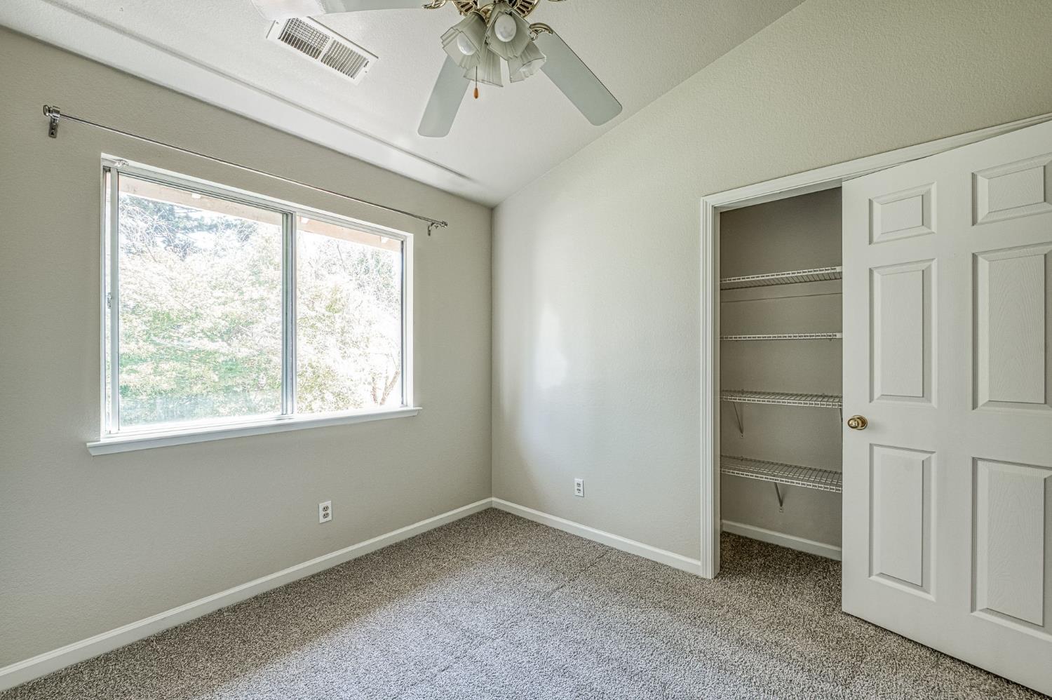 1170 N Homsy Ave, Clovis, CA 93611