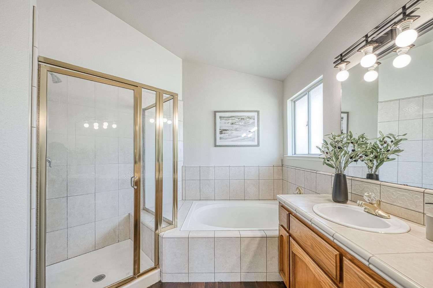 1170 N Homsy Ave, Clovis, CA 93611