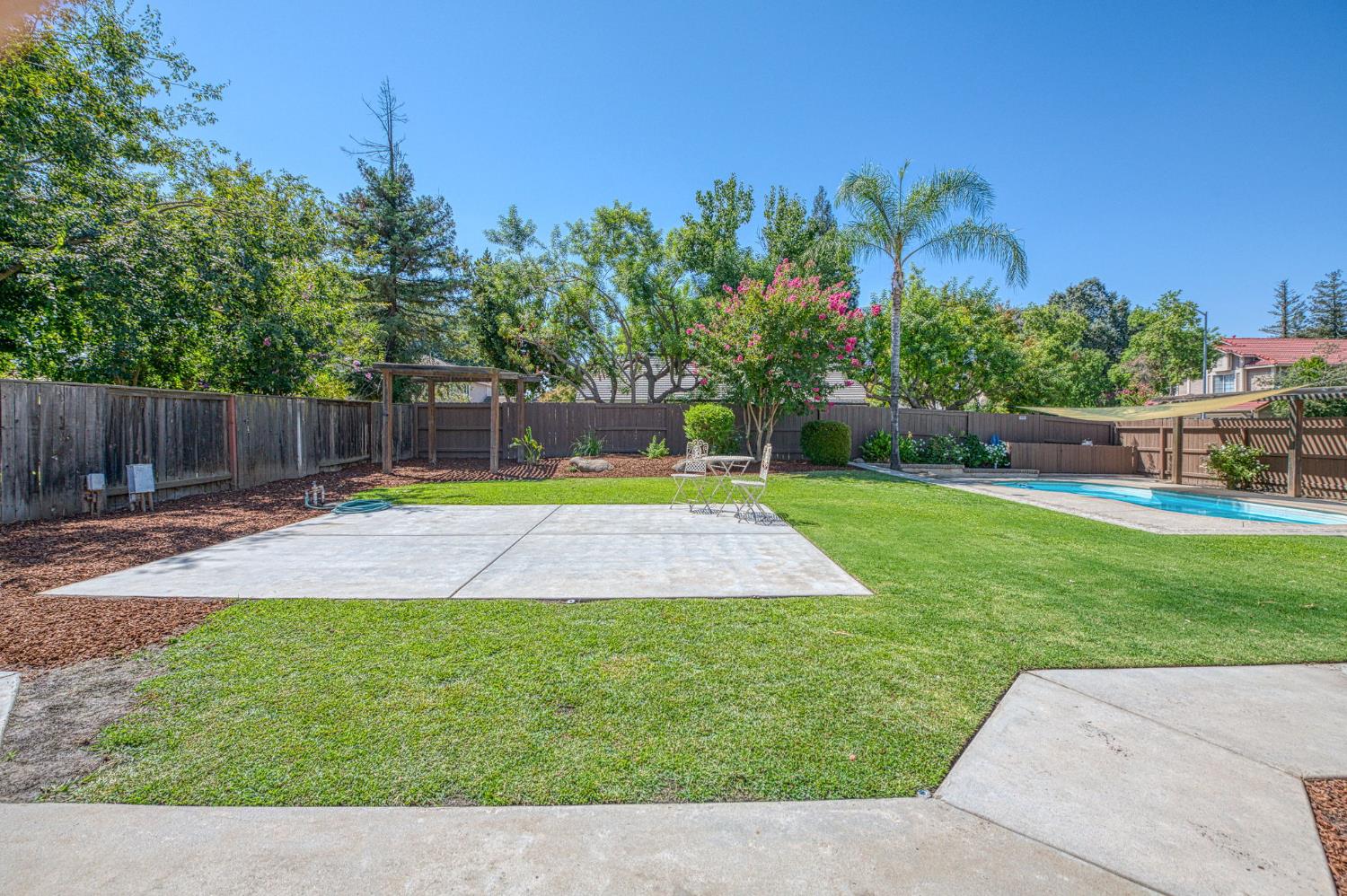 1170 N Homsy Ave, Clovis, CA 93611