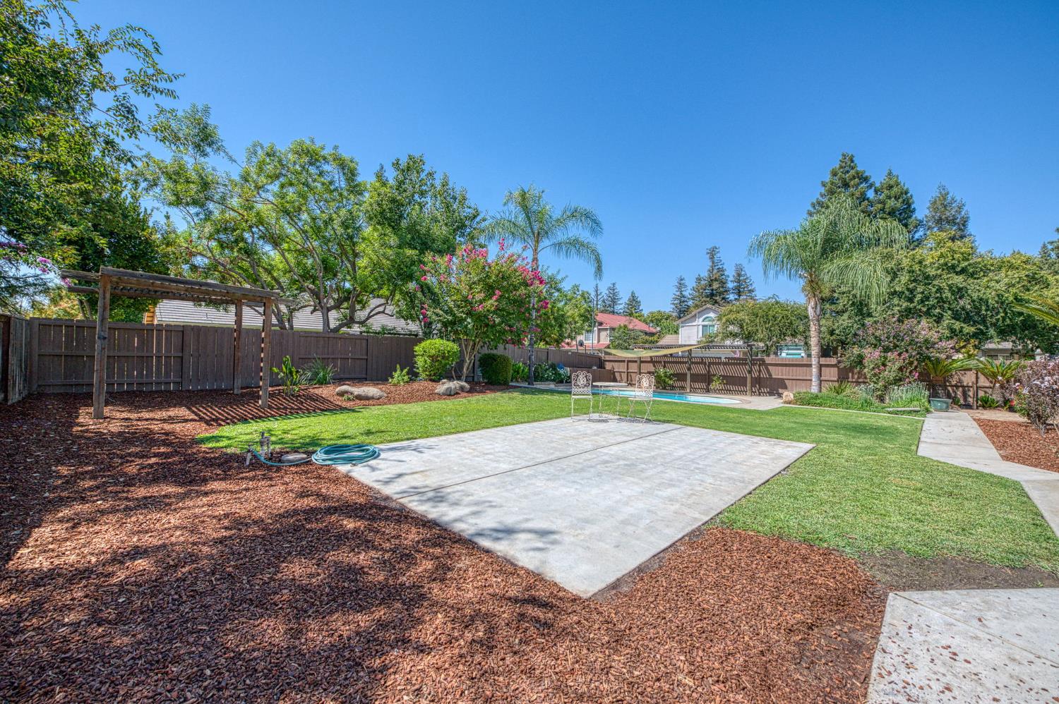 1170 N Homsy Ave, Clovis, CA 93611