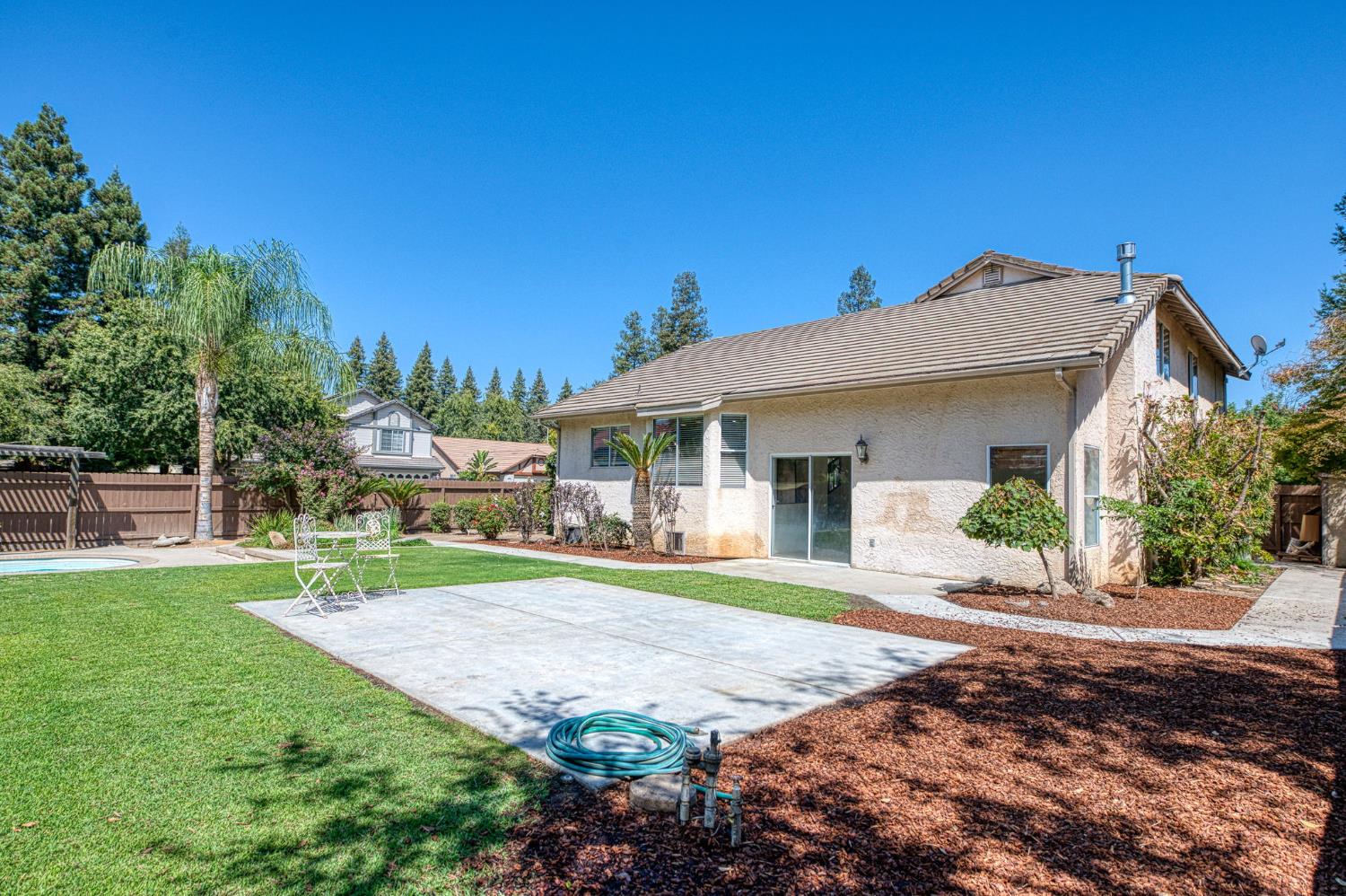 1170 N Homsy Ave, Clovis, CA 93611