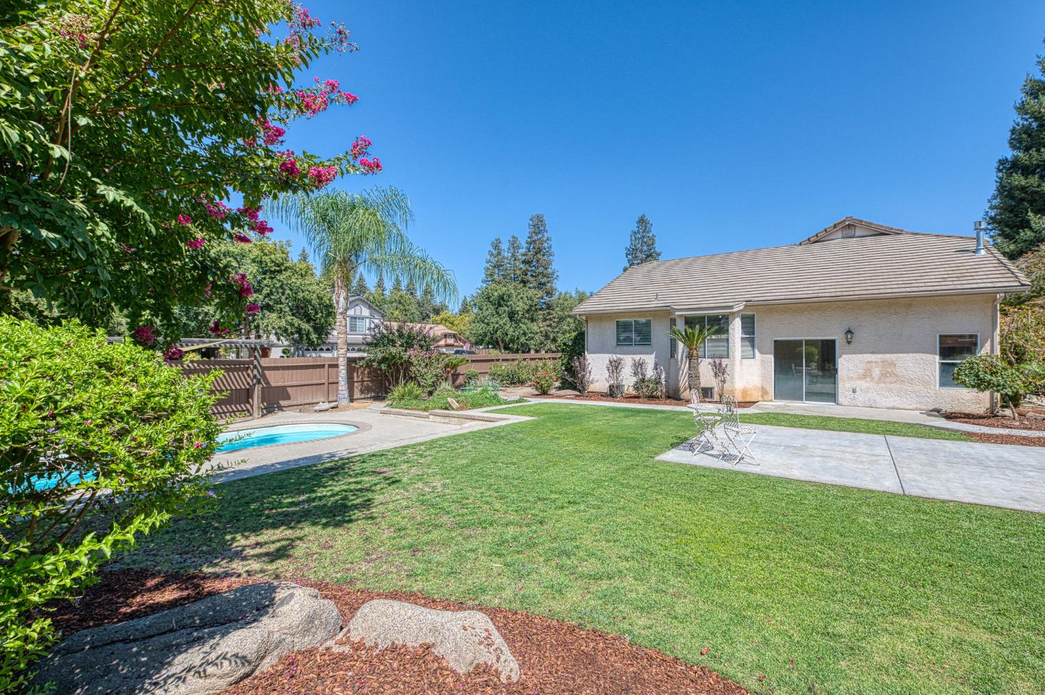 1170 N Homsy Ave, Clovis, CA 93611