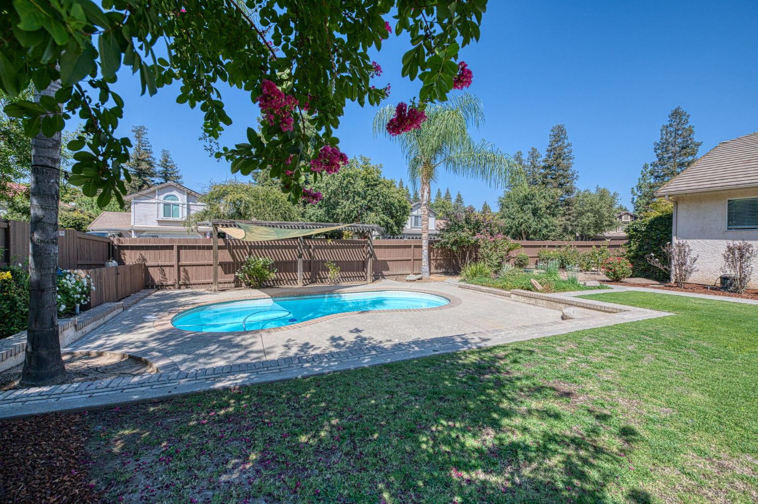 1170 N Homsy Ave, Clovis, CA 93611