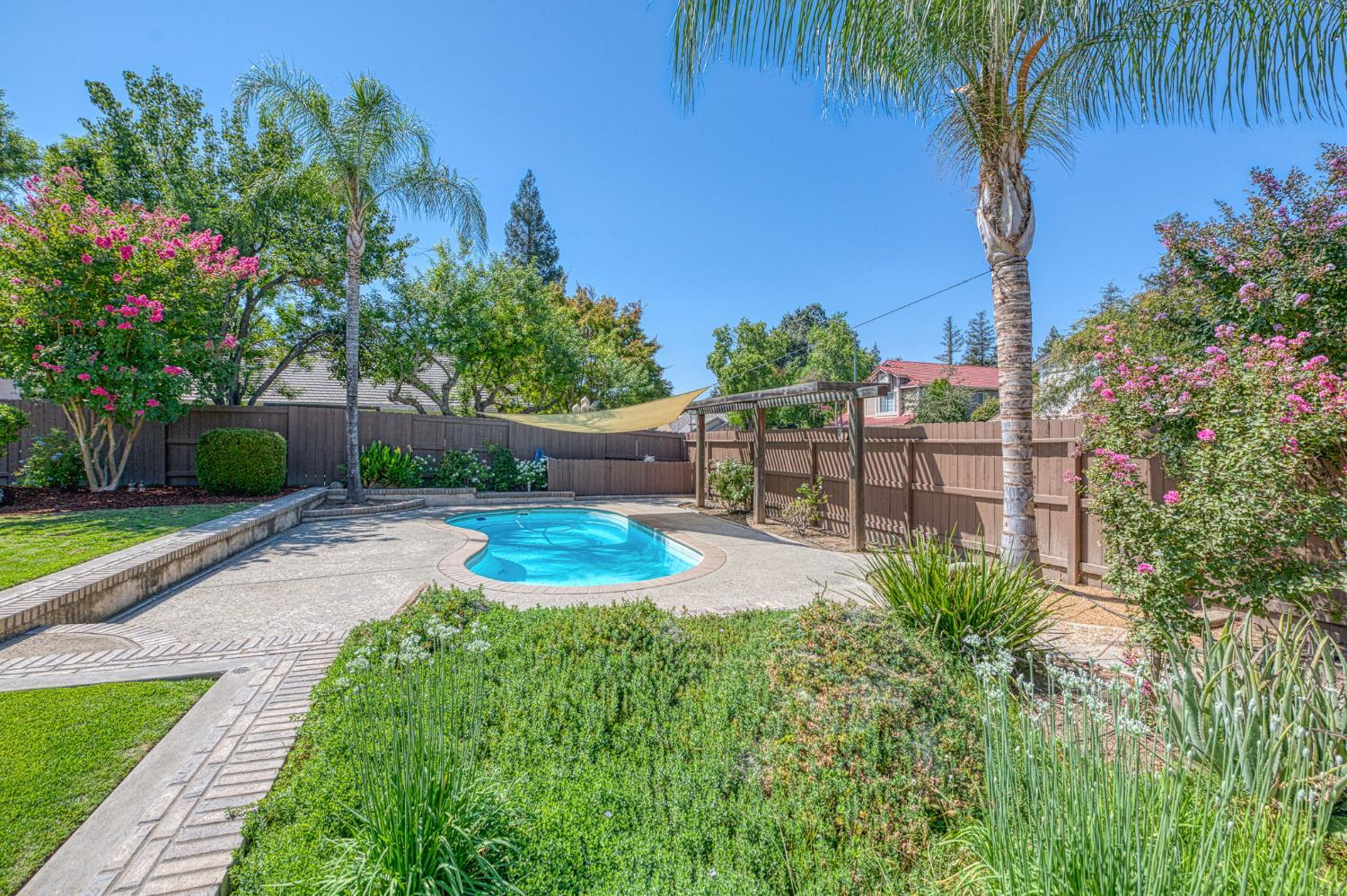1170 N Homsy Ave, Clovis, CA 93611