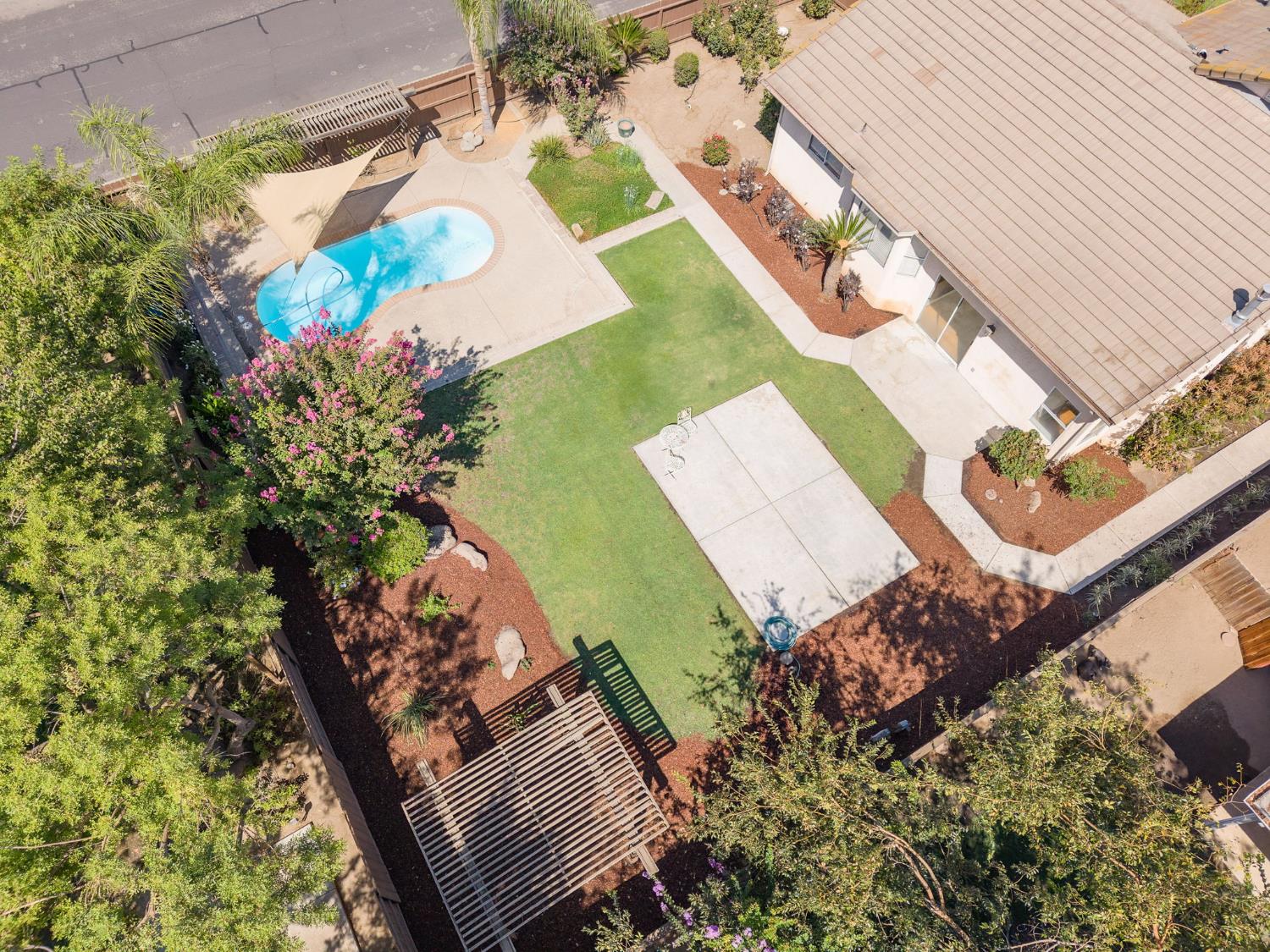 1170 N Homsy Ave, Clovis, CA 93611