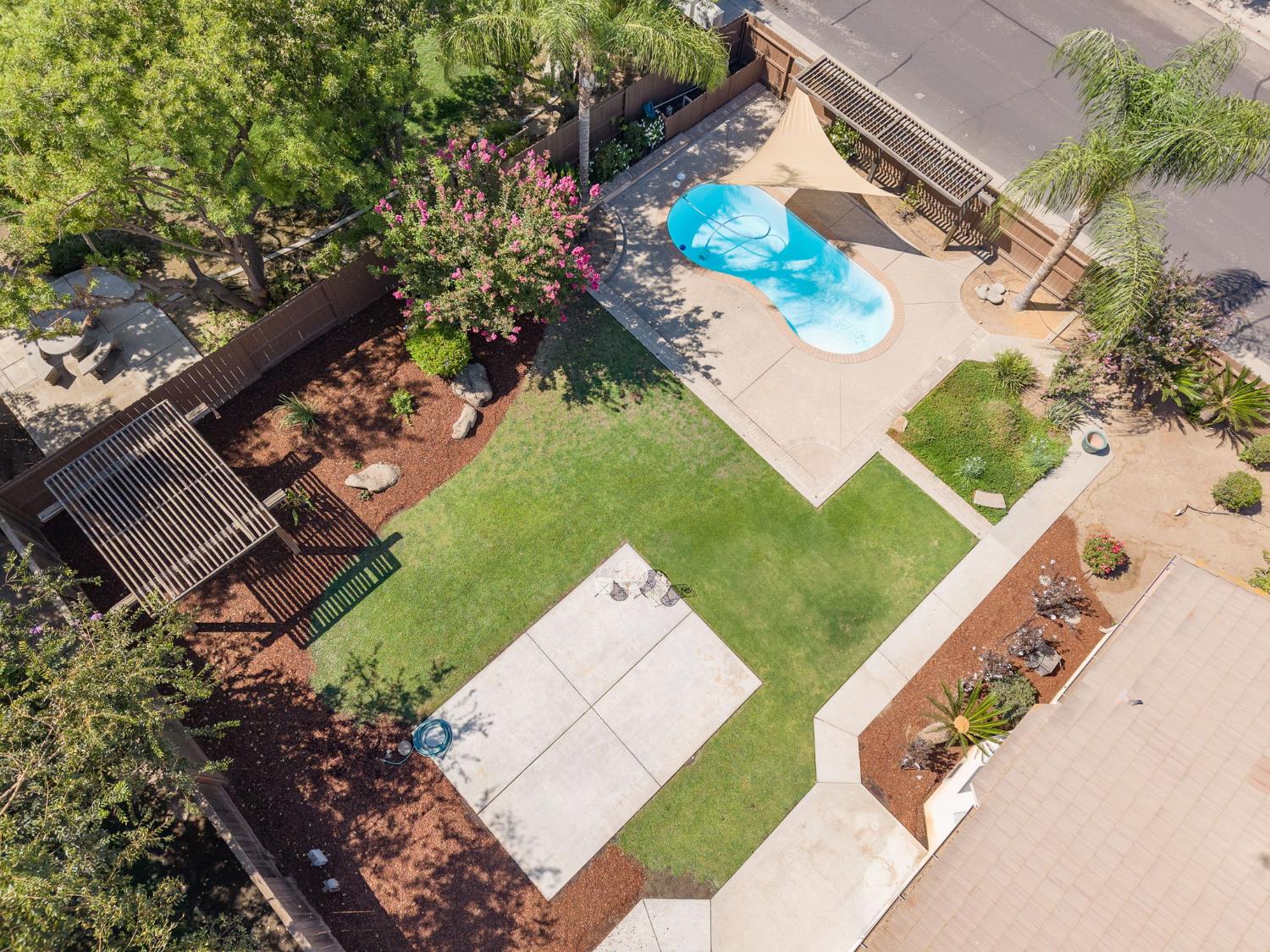 1170 N Homsy Ave, Clovis, CA 93611