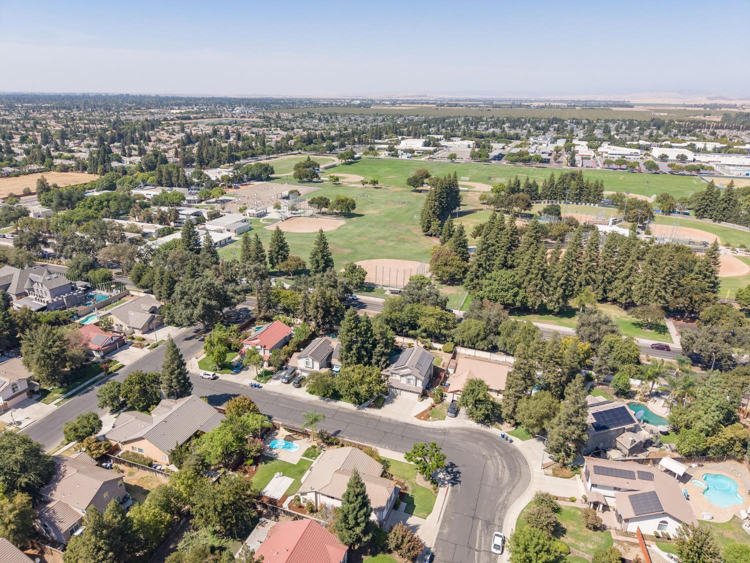 1170 N Homsy Ave, Clovis, CA 93611