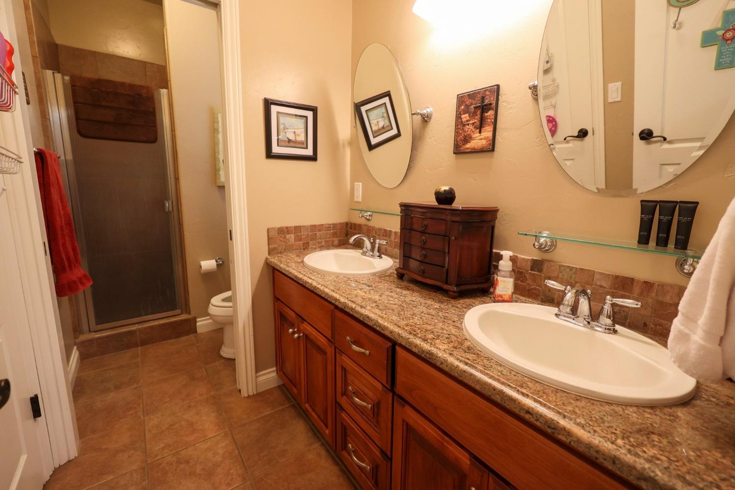 1710 Avenue 388, Kingsburg, CA 93631