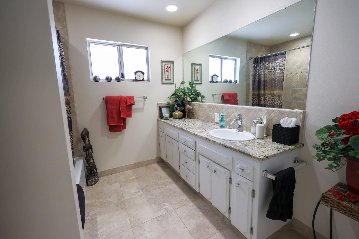 1710 Avenue 388, Kingsburg, CA 93631