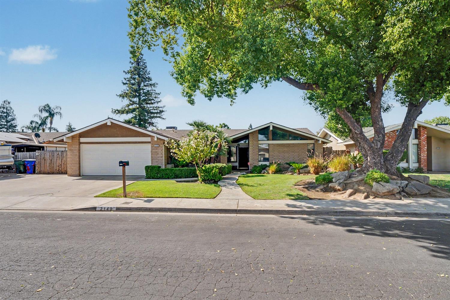 2140 Ellery Ave, Clovis, CA 93611