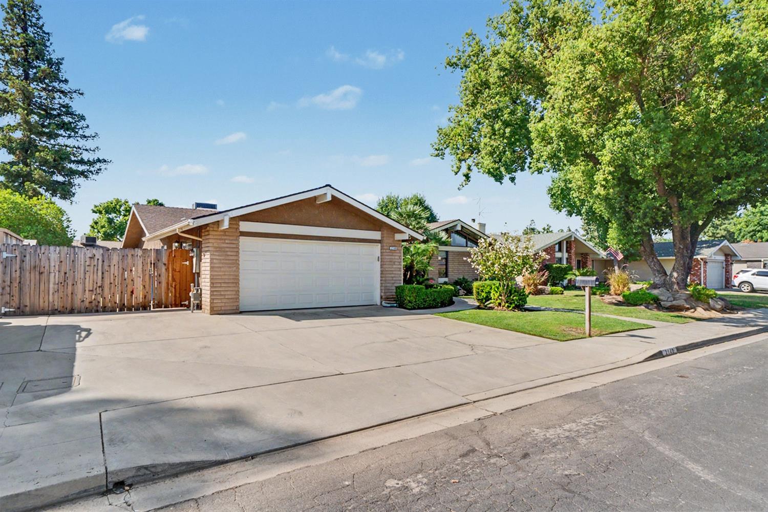 2140 Ellery Ave, Clovis, CA 93611