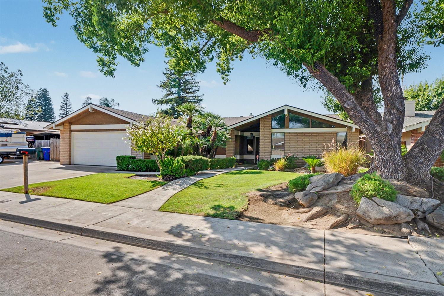 2140 Ellery Ave, Clovis, CA 93611