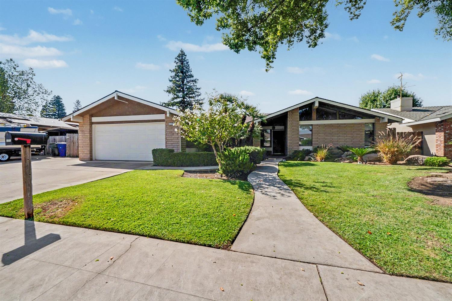 2140 Ellery Ave, Clovis, CA 93611